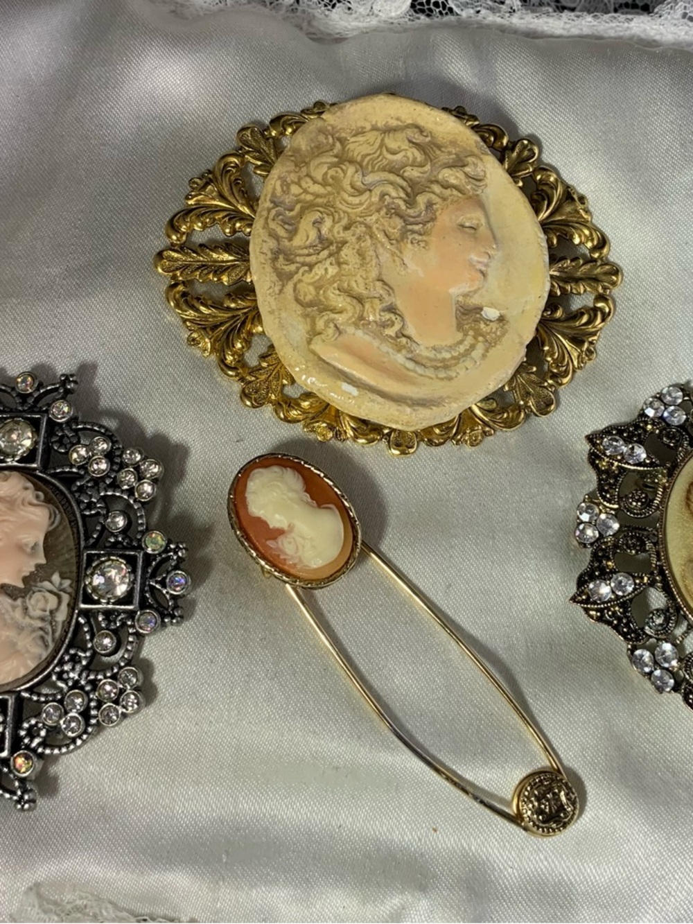 4 PC CAMEO LOT BROOCH/PENDANT VINTAGE TO NOW